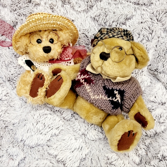 Brass button bears - Picture 1 of 1